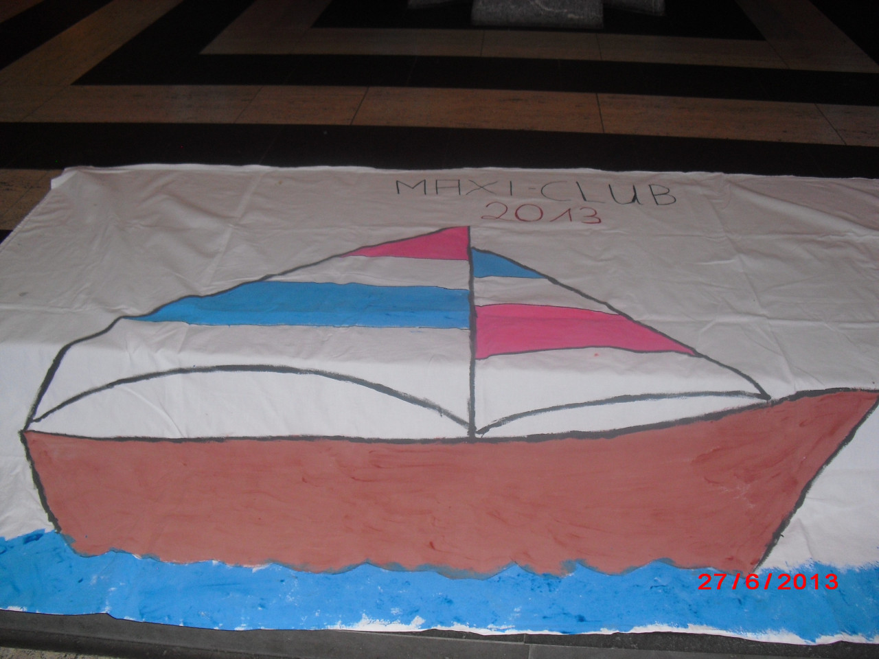 Boot, das die Kinder gemalt haben